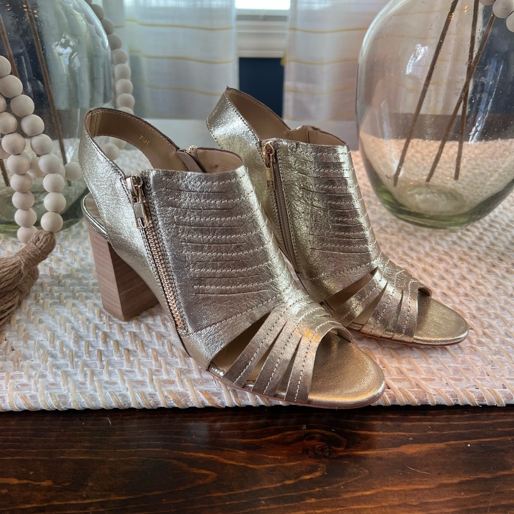 Vaneli Gold Booties 7.5N